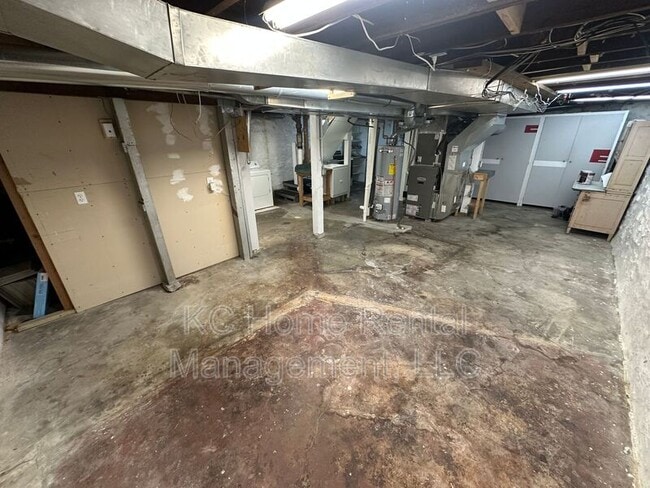 Building Photo - 1217 W 47th St