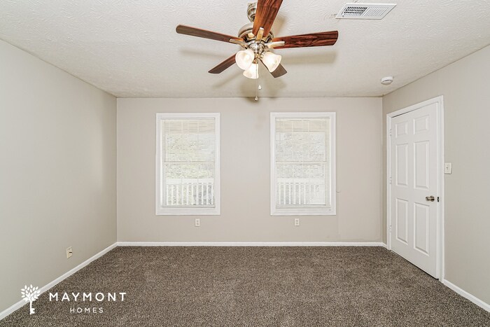 Building Photo - 656 15th Ct NW