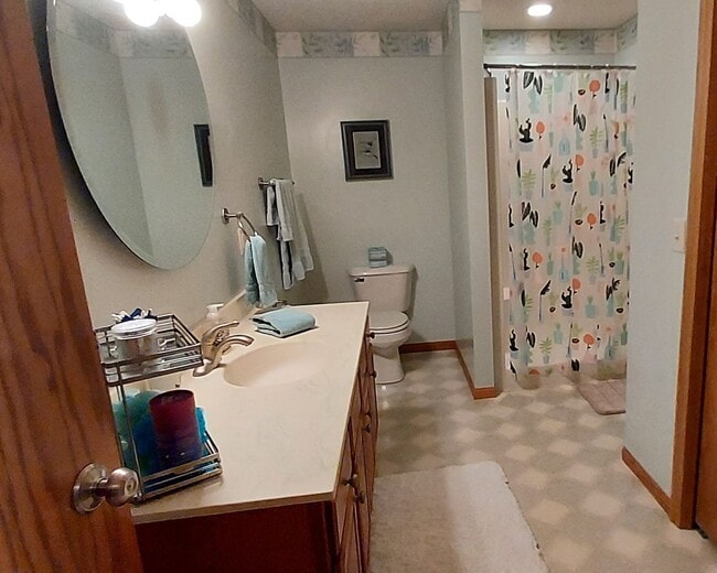 Building Photo - Nice 3 Bedroom 3 Bathroom Twinhome in River Falls