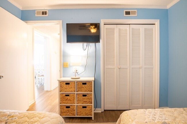 Building Photo - OCEANFRONT OFF-SEASON MONTHLY RENTAL - SECURE NOW!