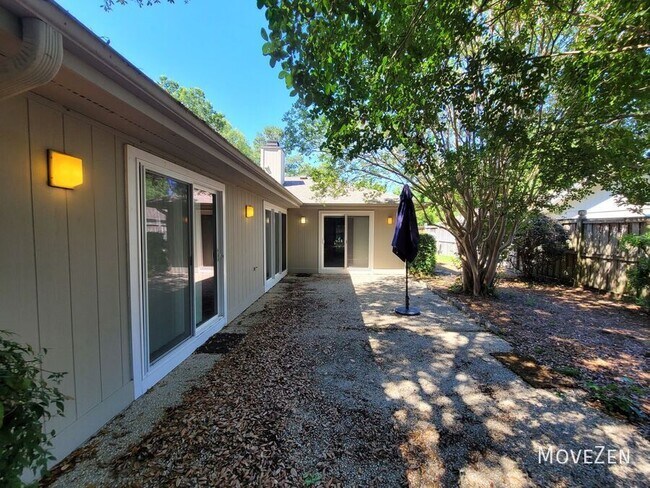 Building Photo - 7112 Key Pointe Dr