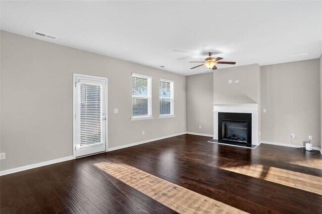 Building Photo - 1553 Spring Hollow Way