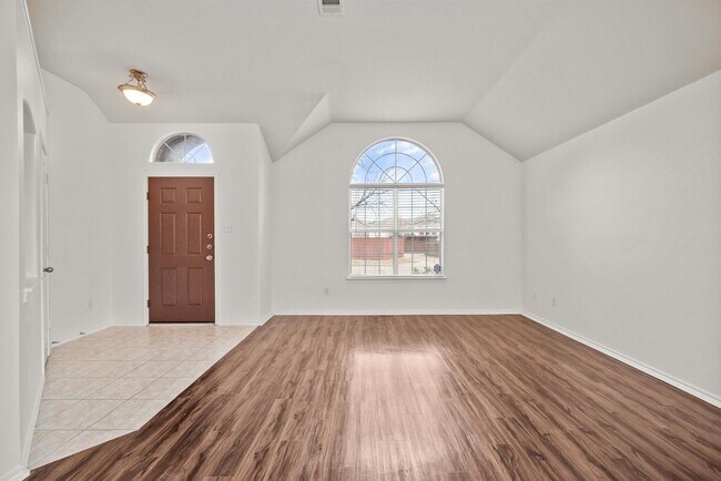 Building Photo - 9880 Wyndbrook Dr