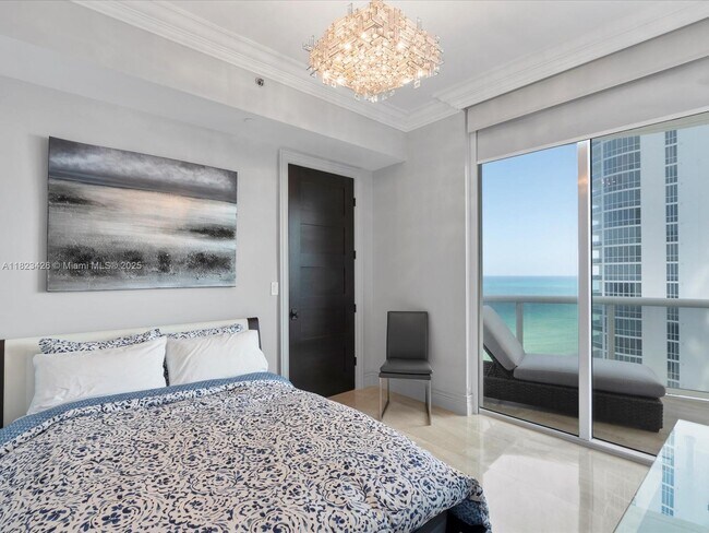 Building Photo - 15901 Collins Ave