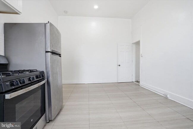 Building Photo - 3462 N Front St