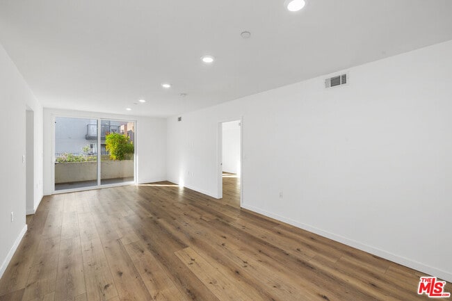 Building Photo - 5229 Willowcrest Ave