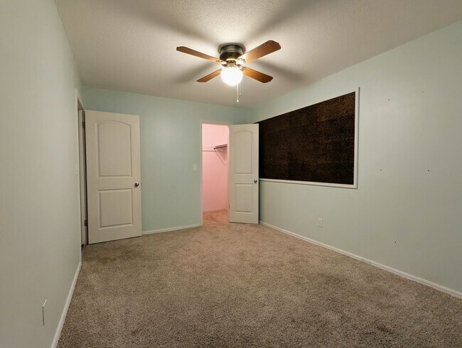 Building Photo - Spacious 4-Bed Home in Bethany with Solar Panels!