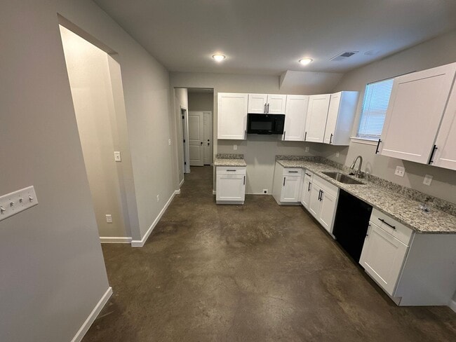 Building Photo - 873 Decatur St