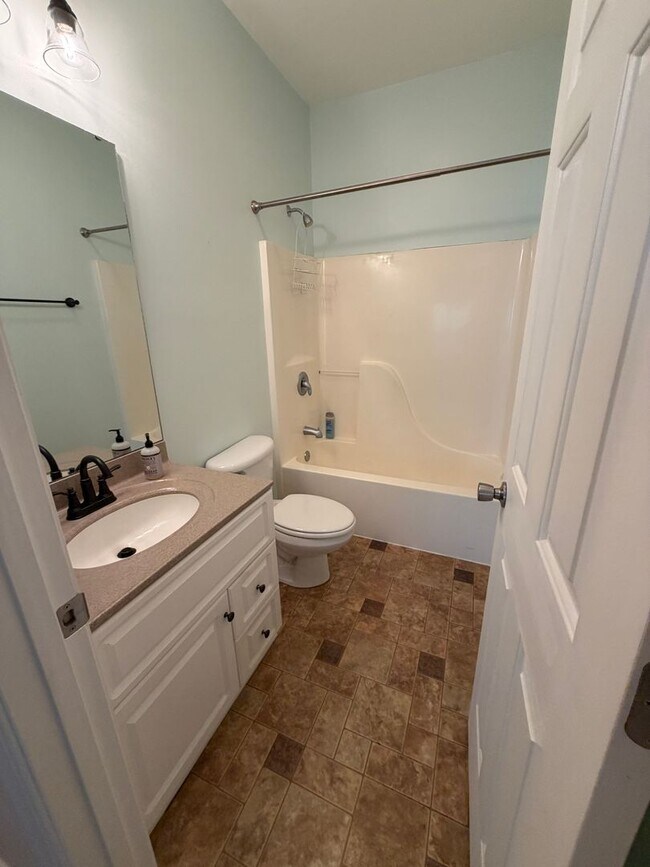 Building Photo - Spacious 3 Bed, 2 Bath Home in Graham, NC - Available for Rent!