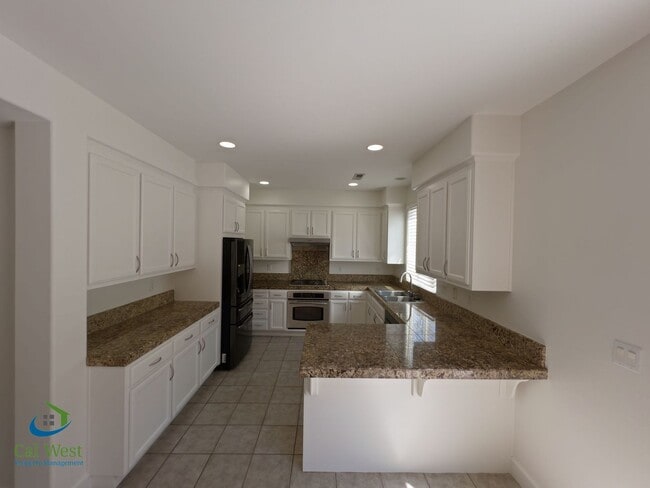 Building Photo - $5295 - 2 Story, 4 bed - 2 Bath Home in se...