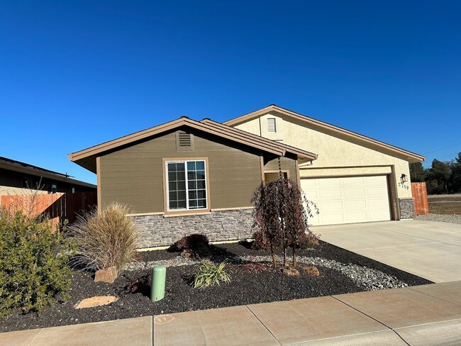 Building Photo - Move in ready! 4 bedroom/2 bath in Shastin...