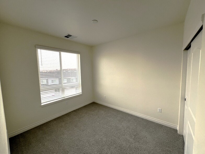 Building Photo - 9570 Accord Ln