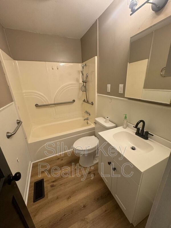 Building Photo - 1214 Jones St