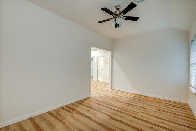 Building Photo - 1810 Oakleaf Cir