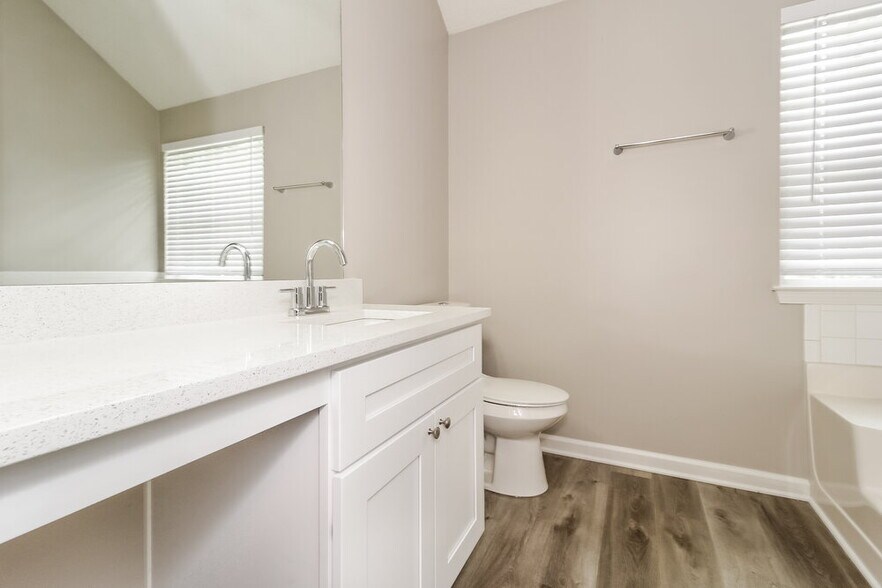 Building Photo - 202 Goldleaf Dr