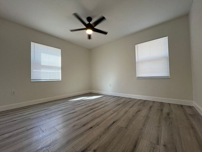 Building Photo - 310 E Tomlin St