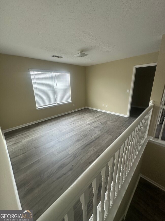 Building Photo - 3682 Fremont Dr