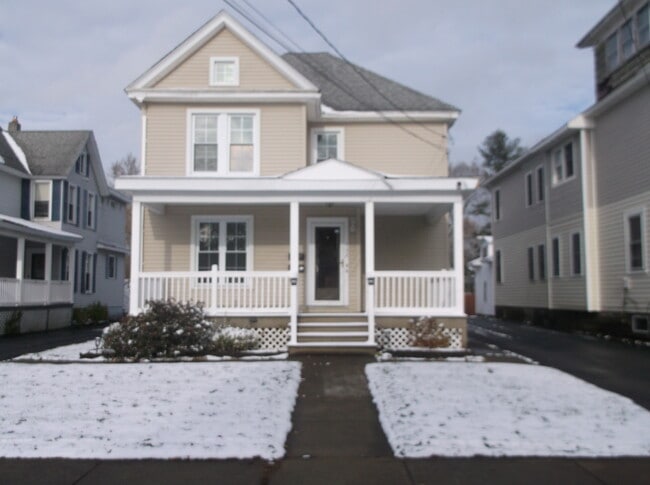 Building Photo - 732 W Liberty St