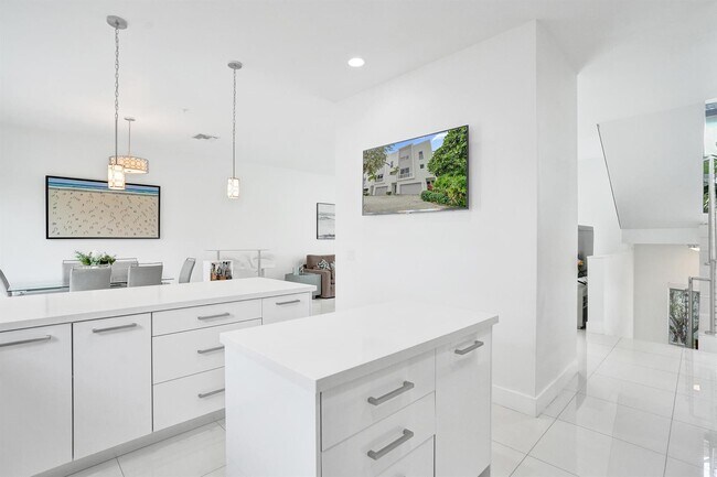 Building Photo - North Ocean Boulevard, Pompano Beach, FL 33062 - 4 BR 3.5 BA townhouse