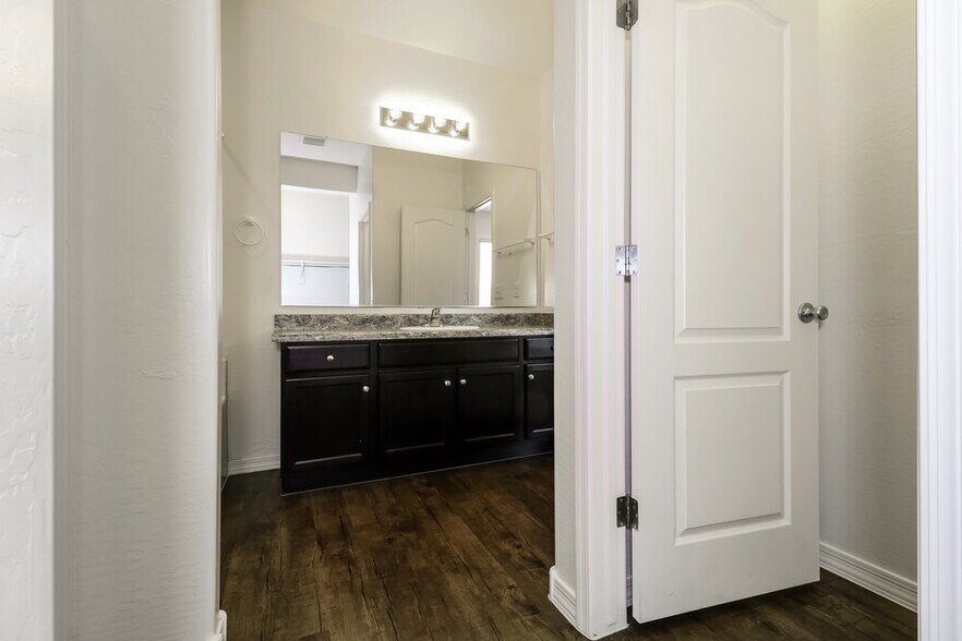 Building Photo - 8224 W Encinas Ln