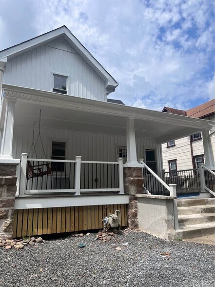 Primary Photo - 206 S Chestnut St