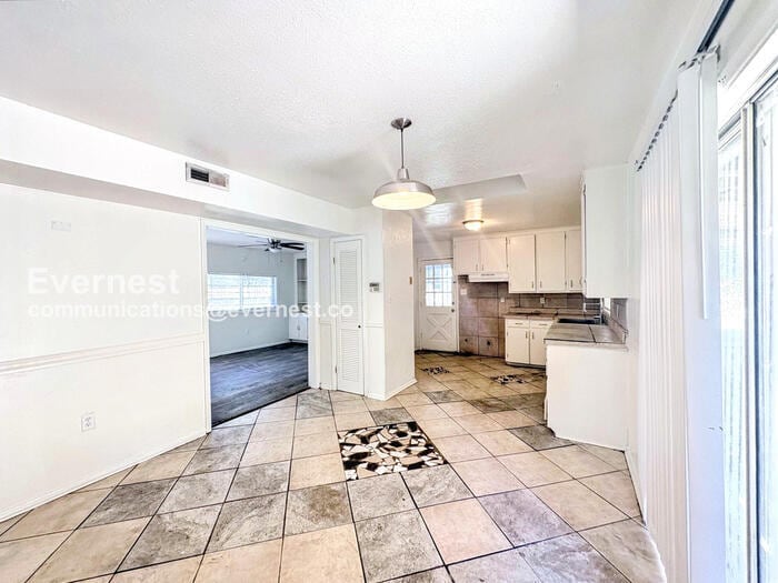 Building Photo - 2740 Teresa Dr