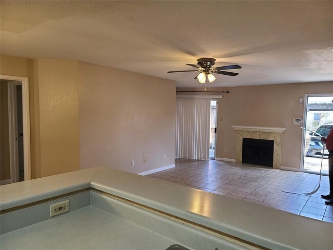 Building Photo - 8267 Creekbend Dr