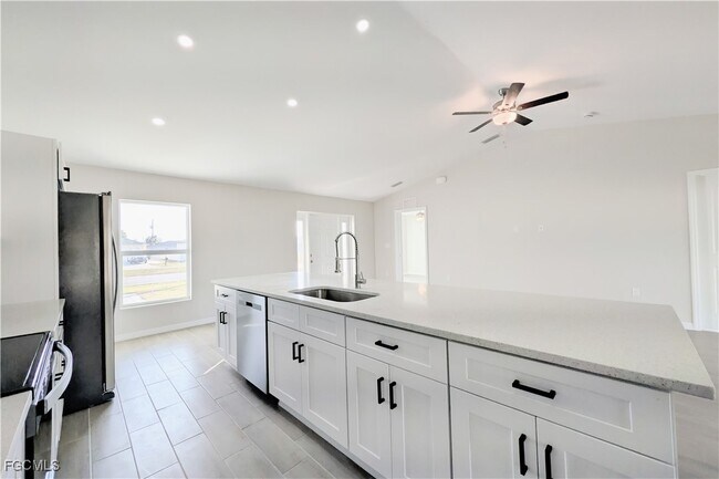 Building Photo - 707 Kismet Pkwy E