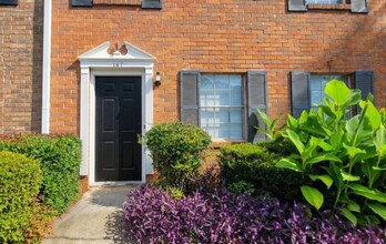 Building Photo - Stunning Move-In Ready Gem in the Heart of Lawrenceville!