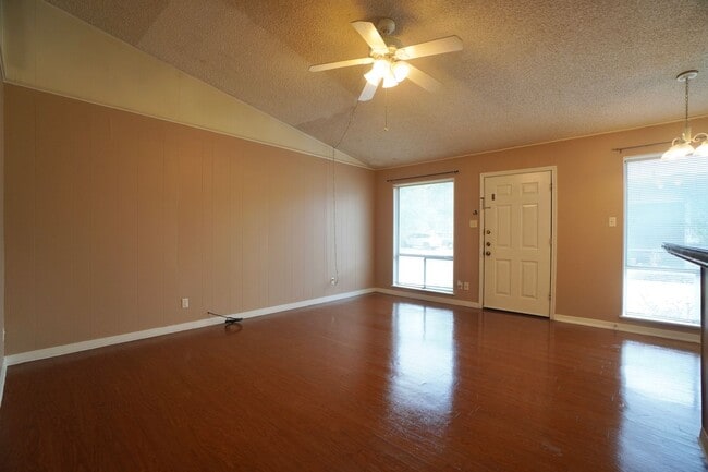 Building Photo - 618 W 51st St