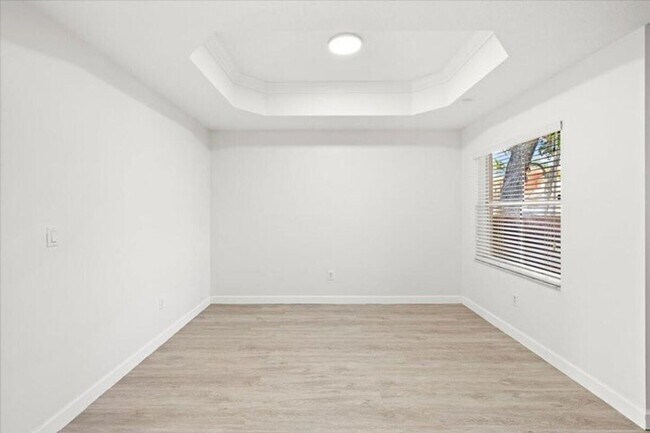 Building Photo - 4962 Leeward Ln