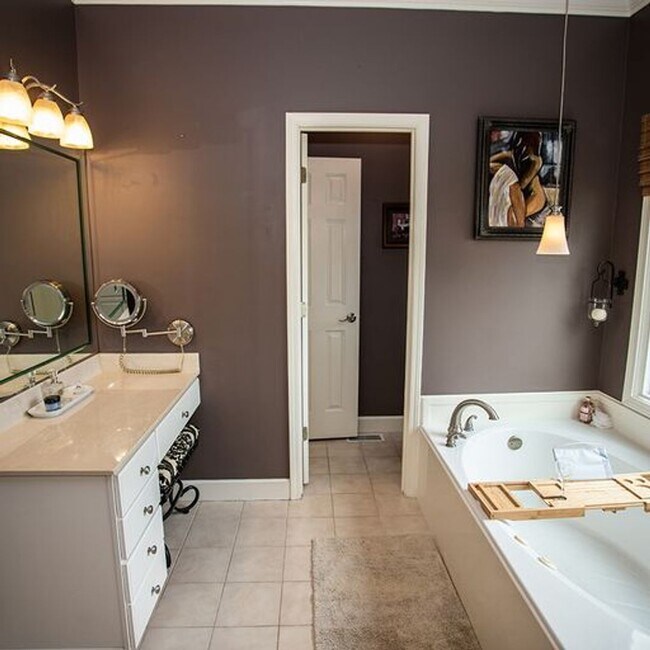 Building Photo - STUNNING!!! Four Bedroom two and a half bath home with a view!