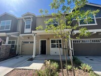 Building Photo - 3 Bed / 2.5 Bath | Rocklin Townhome