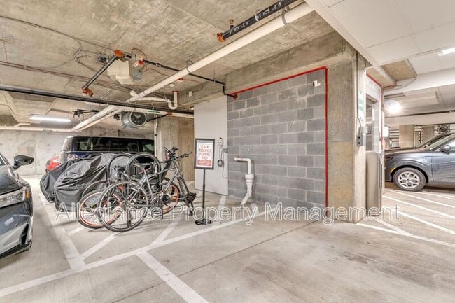 Building Photo - 1800 Mt Vernon Ave