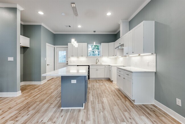 Building Photo - 4927 E Ridge Creek Dr