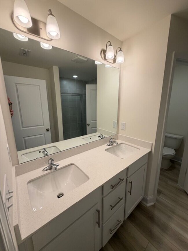 Building Photo - Mebane / Townhouse