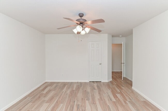 Building Photo - 4022 Mt Everest Way