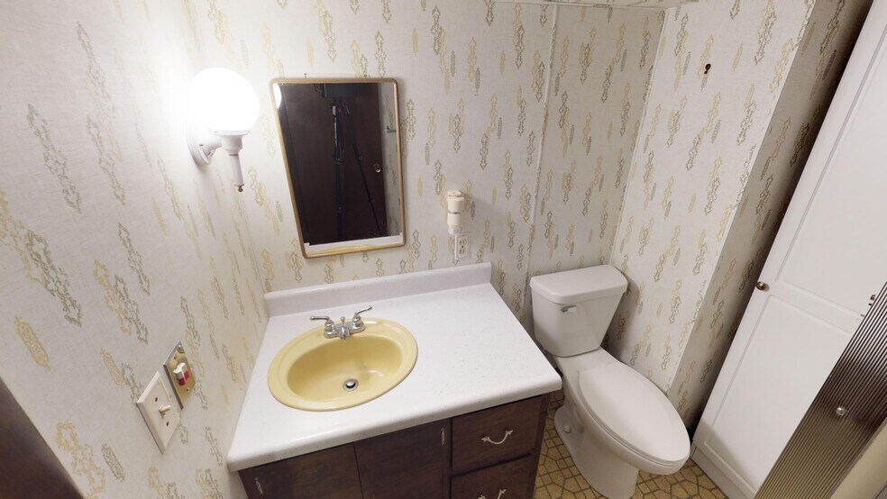 Building Photo - 907 E Harding Dr