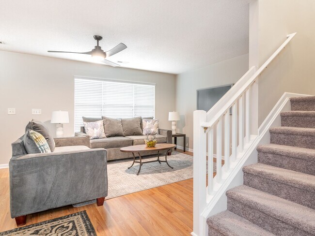 Building Photo - Super Townhouse with 2 MASTER BEDROOMS!