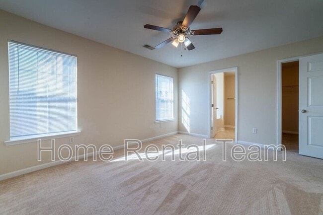 Building Photo - 37 Twin Oaks Pl