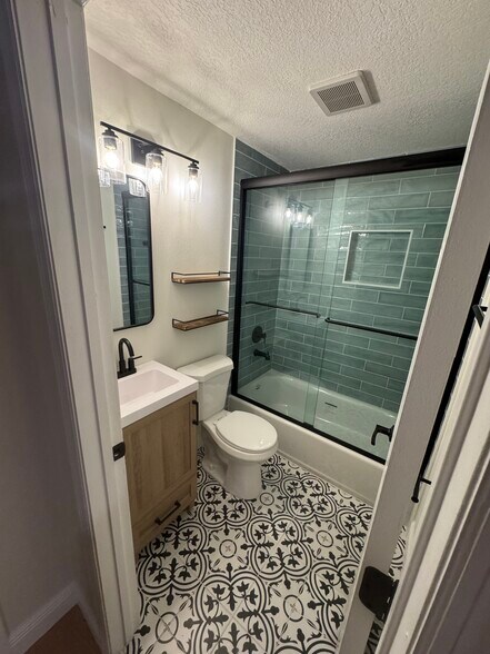 Building Photo - 19021 2nd St NE