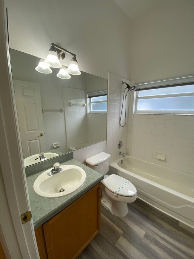 Building Photo - House for rent