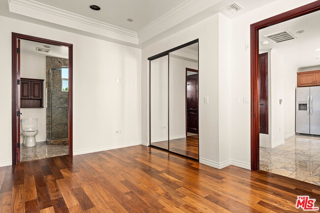 Building Photo - 632 Kings Rd