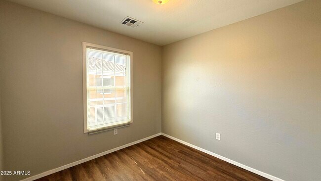 Building Photo - 1632 E Canyon Creek Dr