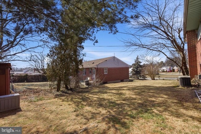 Building Photo - 2423 Harwood Rd