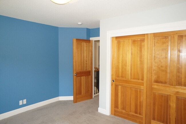 Building Photo - Spectacular NW Portland 4 bedroom with gue...
