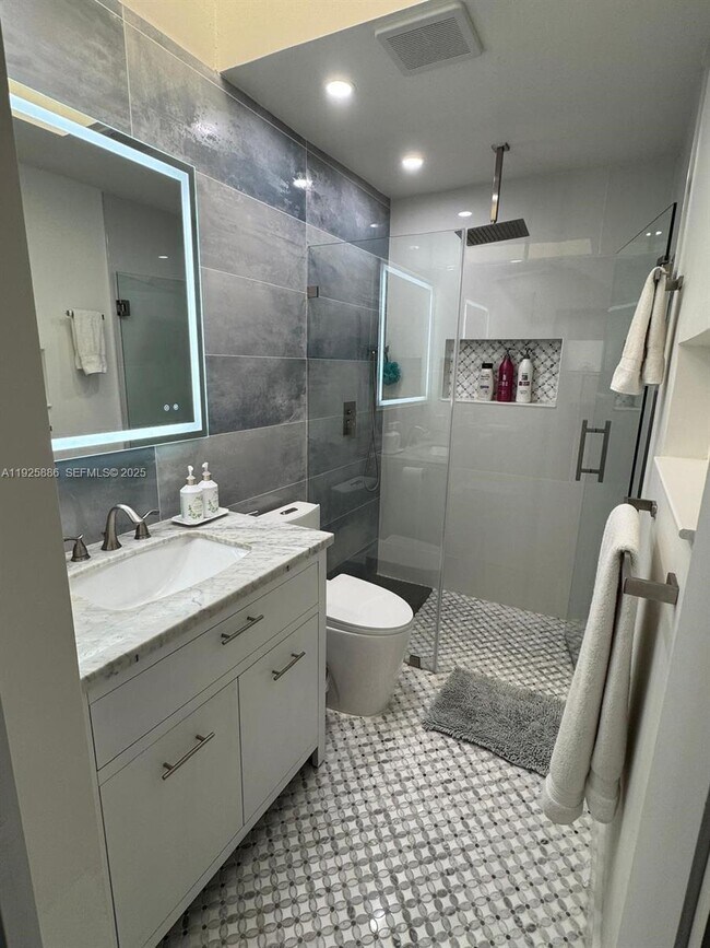 Building Photo - 9412 SW 127th Ave