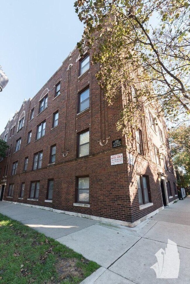 Building Photo - 1 bedroom in Chicago IL 60657