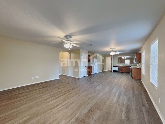 Building Photo - 806 Silverado Way