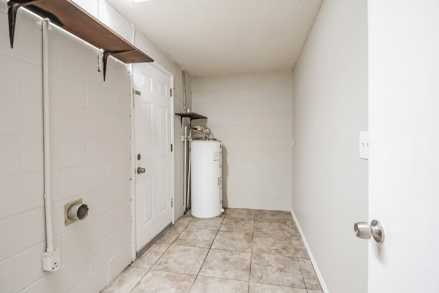Building Photo - 8244 Yolanda Ct